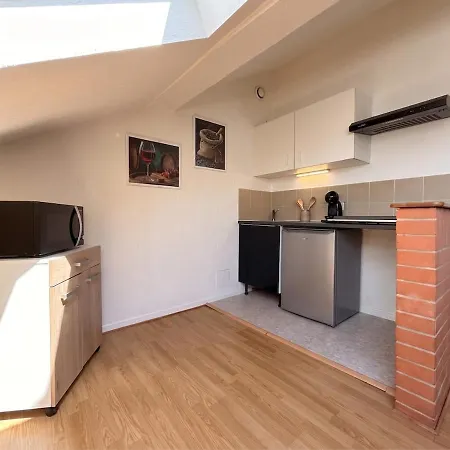 Le Devi 3, Central, Cozy, Free Street Parking Apartman