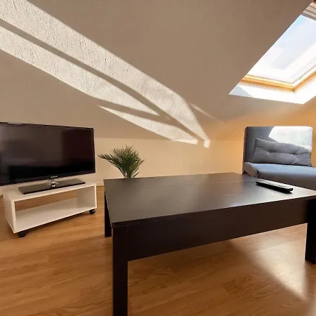 Apartment Le Devi 3, Central, Cozy, Free Street Parking *