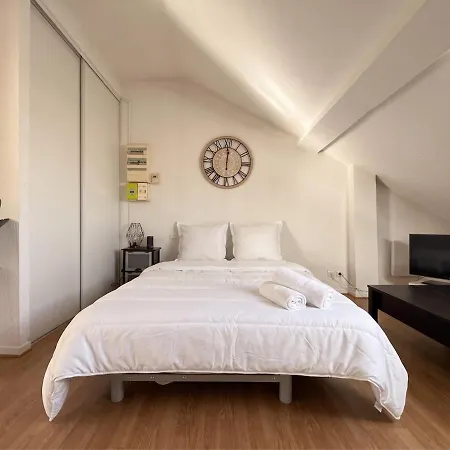Le Devi 3, Central, Cozy, Free Street Parking Apartment