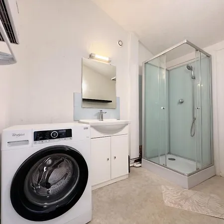 Le Devi 3, Central, Cozy, Free Street Parking *